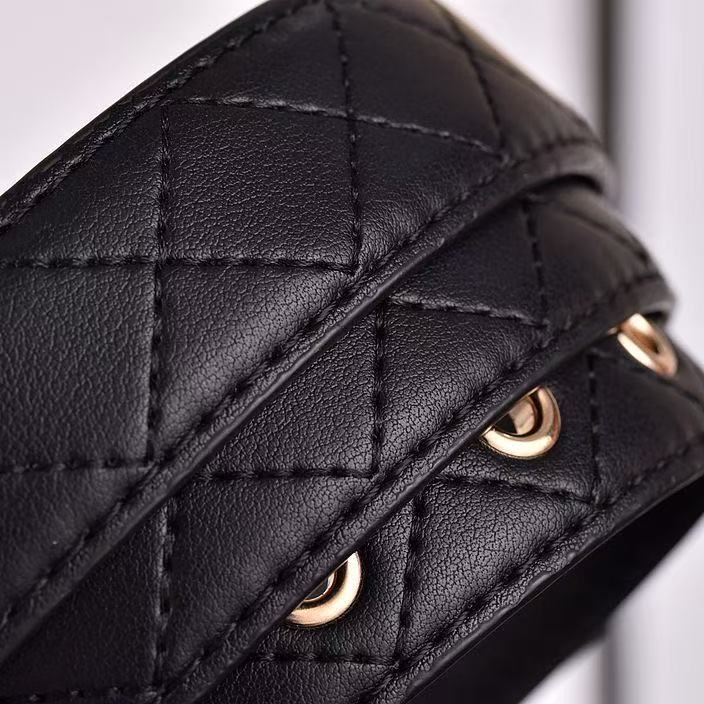 Quilted Double C Chain Black Women's Belt